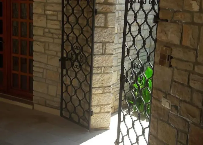 Double Puntinak 12255a Πανσιόν